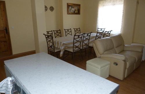 Trabanca House | Pet-Friendly Getaway: Apartamento Zapatero with Hot Tub