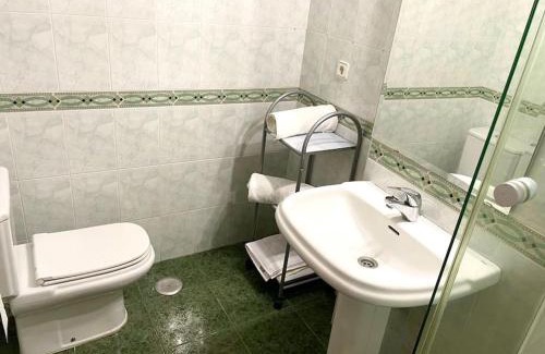 Poniente-Sur Apartment | Explore Apartamento Zoco Córdoba: Family-Friendly & Poolside