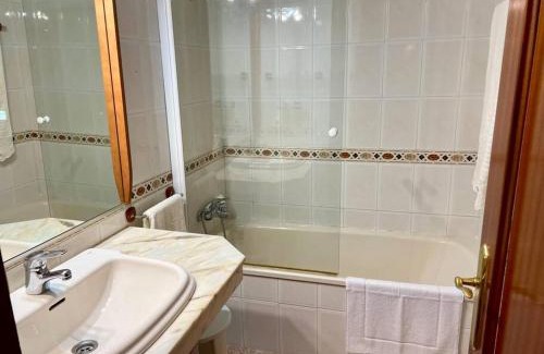 Poniente-Sur Apartment | Explore Apartamento Zoco Córdoba: Family-Friendly & Poolside