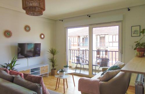 Elizondo Apartment | Child-Friendly Apartamento Zuhaitzondoa Etxea - Guest Rated 9.8