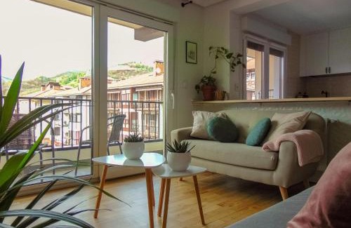 Elizondo Apartment | Child-Friendly Apartamento Zuhaitzondoa Etxea - Guest Rated 9.8