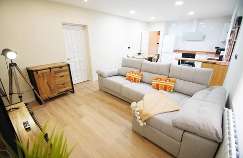 Basurto-Zorroza Apartment | Pet-Friendly Comfort at Apartamentos 2K in Olabeaga