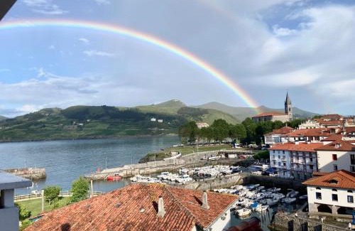 Mundaka Apartment | Oceanfront Retreat at APARTAMENTOS ARATUSTE - Rated 9.6