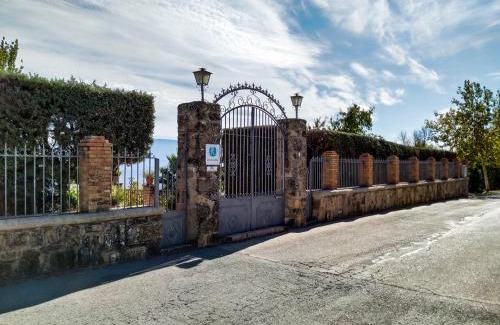 Baeza Apartment | Oceanfront Apartamentos Baeza RN with Pool & Family Appeal