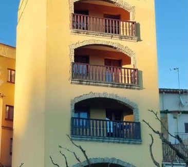 Macanet de Cabrenys Apartment | Pet-Friendly Apartamentos Cal Ratero with 9.2 Guest Rating