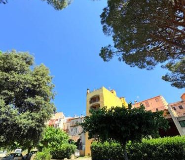 Macanet de Cabrenys Apartment | Pet-Friendly Apartamentos Cal Ratero with 9.2 Guest Rating