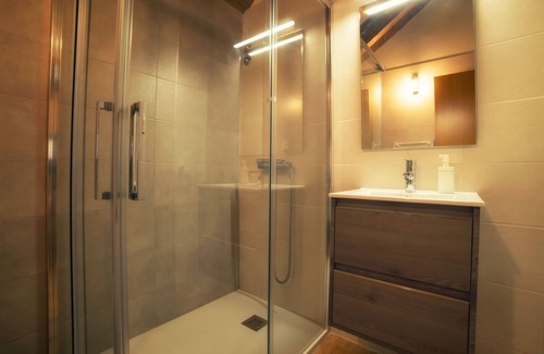 Borau Apartment | Top-Rated Apartamentos Camino de la Val - Family Friendly Stay
