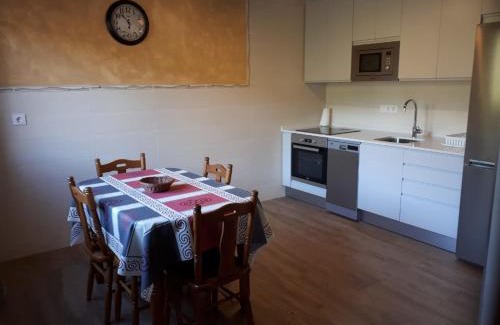 Mieses Apartment | Family-Friendly Stay at Apartamentos Camino Santo Toribio