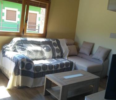 Mieses Apartment | Family-Friendly Stay at Apartamentos Camino Santo Toribio