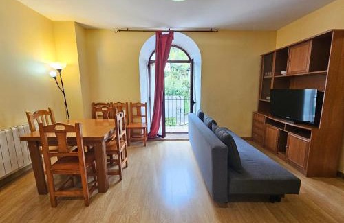 Canfranc-Estacion Apartment | Cozy Apartamentos Canfranc 3000: Pet & Child Friendly Stay