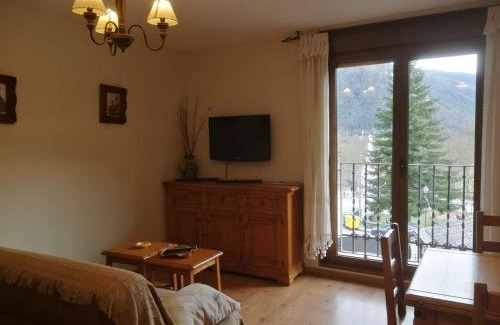 Sarvise Apartment | Pet-Friendly Getaway at Apartamentos Casa Aneta