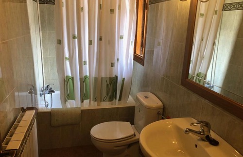 Sarvise Apartment | Stylish Family-Friendly Stay at Apartamentos Casa Botero
