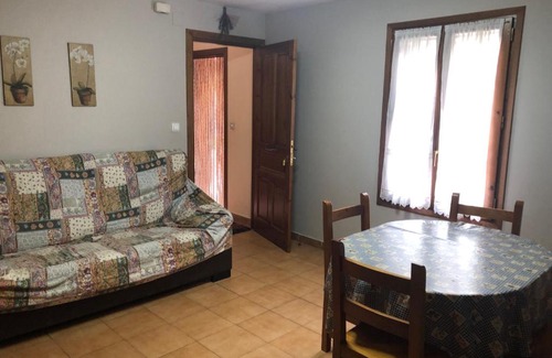Sarvise Apartment | Stylish Family-Friendly Stay at Apartamentos Casa Botero