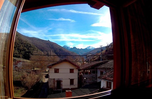Orzales Apartment | Exceptional Villa Ferrera Posada Rural: Family-Friendly Retreat