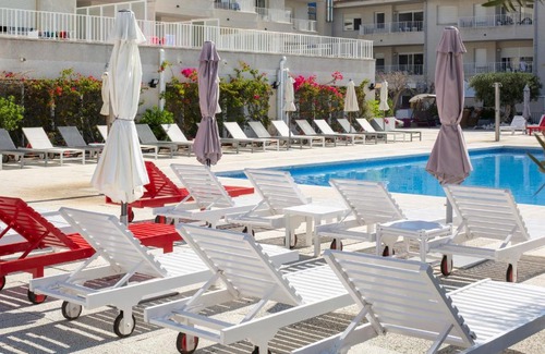 L'Estartit Apartment | Pet-Friendly Apartamentos Centremar with Ocean Views