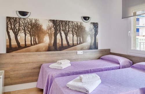 L'Estartit Apartment | Pet-Friendly Apartamentos Centremar with Ocean Views