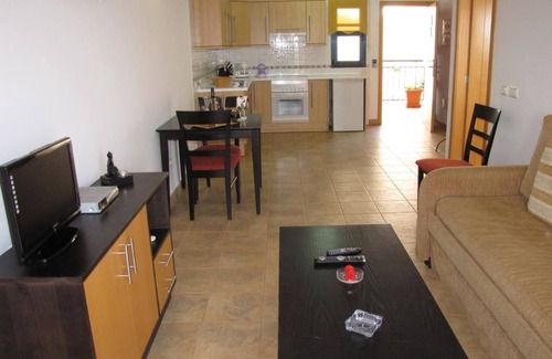 Playa de la Calera Hotel | Family-Friendly Apartamentos Chijeré Faro del Inglés
