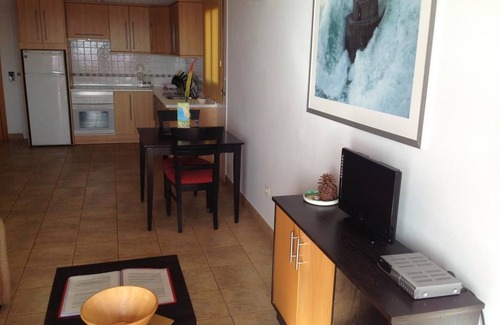 Playa de la Calera Hotel | Family-Friendly Apartamentos Chijeré Faro del Inglés