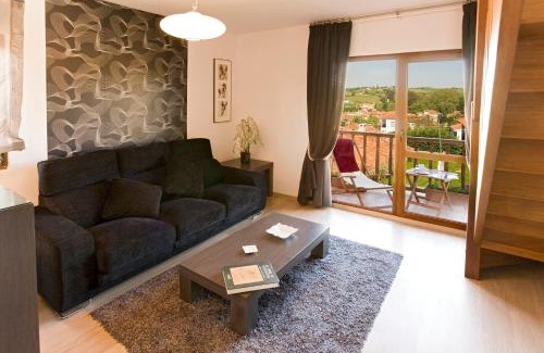 Santillana del Mar Apartment | Oceanfront Getaway at Apartamentos Ciudad de Petra - 9.1/10