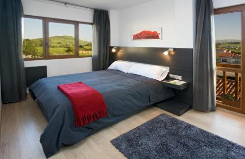 Santillana del Mar Apartment | Oceanfront Getaway at Apartamentos Ciudad de Petra - 9.1/10