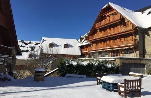 Arties Apartment | Top-Rated Apartamentos Deth Camin Reiau with Family Amenities