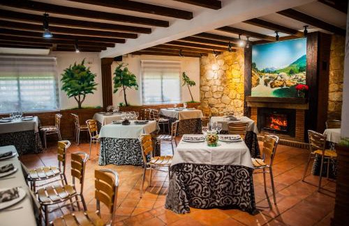 Candeleda Apartment | Cozy Apartamentos el Cardenillo: Pet-Friendly Retreat
