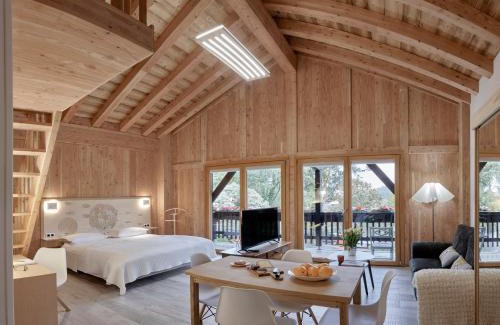 Ea House | Oceanfront Retreat: Apartamentos Ea Astei with Pool & Views