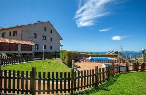 Aios Apartment | Cozy Eira Do Mar Apartments: Top-Rated with Pool & Pets Welcome