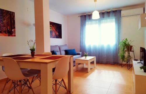 La Guardia Apartment | Pet-Friendly El Barco Apartments with Restaurant & High Ratings