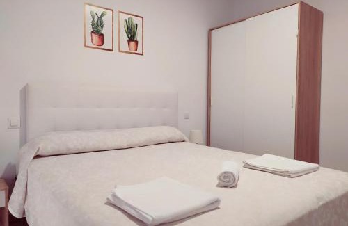 La Guardia Apartment | Pet-Friendly El Barco Apartments with Restaurant & High Ratings