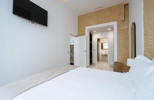Triana Apartment | Elegant Stay at El Escondite de Triana - Rated 9.5/10