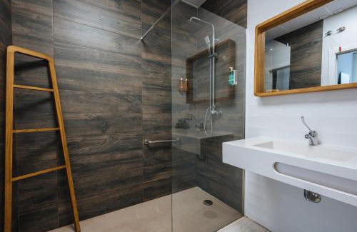 Triana Apartment | Elegant Stay at El Escondite de Triana - Rated 9.5/10