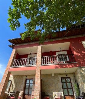Mestas de Con Apartment | Family-Friendly Stay at Apartamentos El Picoretu - Rated 9/10