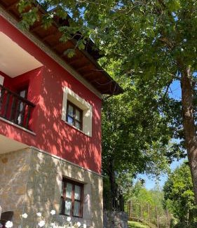 Mestas de Con Apartment | Family-Friendly Stay at Apartamentos El Picoretu - Rated 9/10
