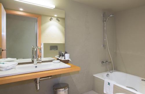 Regencos House | Elegant Oceanfront Apartamentos in Rectoria de Regencós