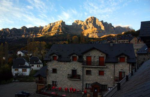 Tramacastilla de Tena Apartment | Guest Rated 9.4: Apartamentos Blasco with Family-Friendly Perks