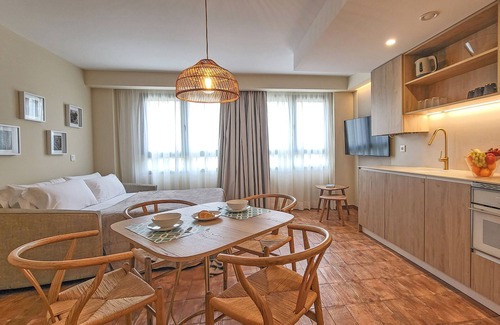 Ciutat de les Arts i les Ciencies Apartment | Modern Las Ciencias Studio with WiFi and Convenient Parking