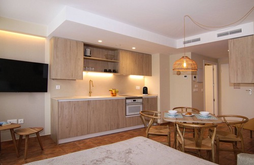 Ciutat de les Arts i les Ciencies Apartment | Modern Las Ciencias Studio with WiFi and Convenient Parking