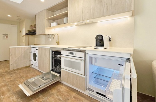 Ciutat de les Arts i les Ciencies Apartment | Experience Comfort at Apartamentos Las Ciencias X with Free WiFi