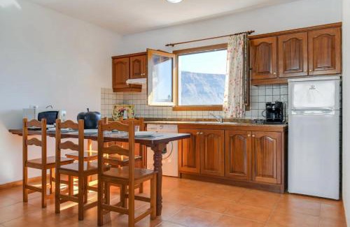 Caleta de Sebo Apartment | Oceanfront Apartments Flor - Rated 9.2/10 by Guests