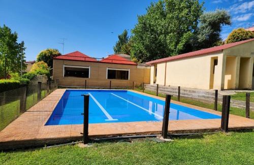 Arbancon Apartment | Relaxing Apartamentos Fuentevieja with Inviting Hot Tub
