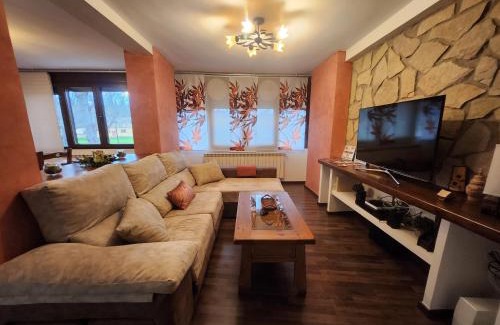 Arbancon Apartment | Relaxing Apartamentos Fuentevieja with Inviting Hot Tub