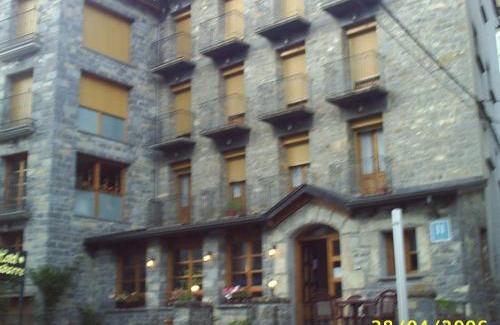 Broto Apartment | Discover Apartamentos Gabarre: Family-Friendly Retreat