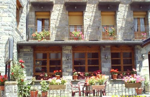 Broto Apartment | Discover Apartamentos Gabarre: Family-Friendly Retreat