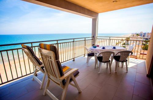 Plaza De La Costera Apartment | Pet-Friendly Apartamentos Guillem with Oceanfront Views