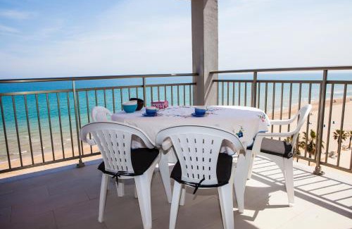 Plaza De La Costera Apartment | Pet-Friendly Apartamentos Guillem with Oceanfront Views