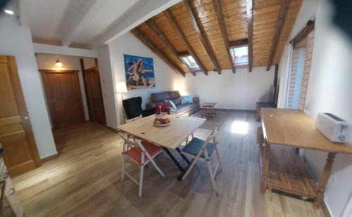 Ispaster Apartment | Family-Friendly Apartamentos Iparagirre with Great Amenities