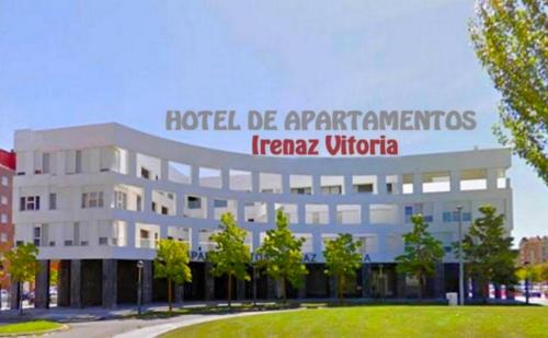 Arriaga-Lakua Apartment | Pet-Friendly Apartamentos Irenaz with Family Amenities