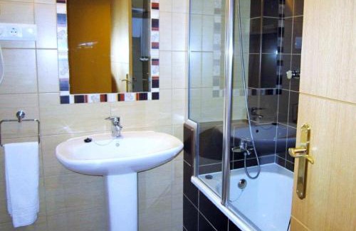 Roda de Isabena Apartment | Pet-Friendly Comfort at Apartamentos La Catedral, Rated 9.3/10