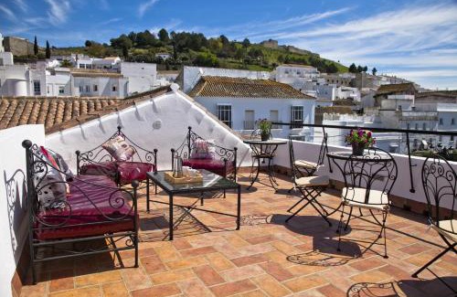 Medina-Sidonia Apartment | Pet-Friendly Apartamentos La Casa de la Alameda with Ocean Views